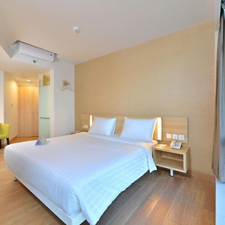 Whiz Prime Hotel Hasanuddin Макасар Екстериор снимка