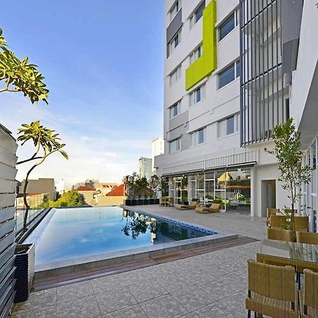 Whiz Prime Hotel Hasanuddin Макасар Екстериор снимка
