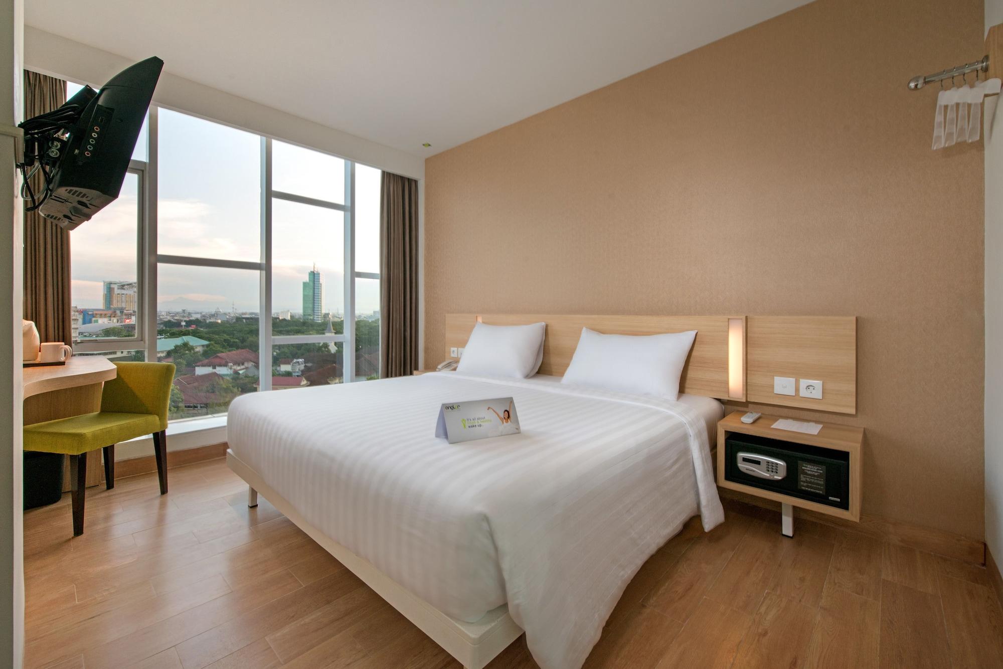 Whiz Prime Hotel Hasanuddin Макасар Екстериор снимка