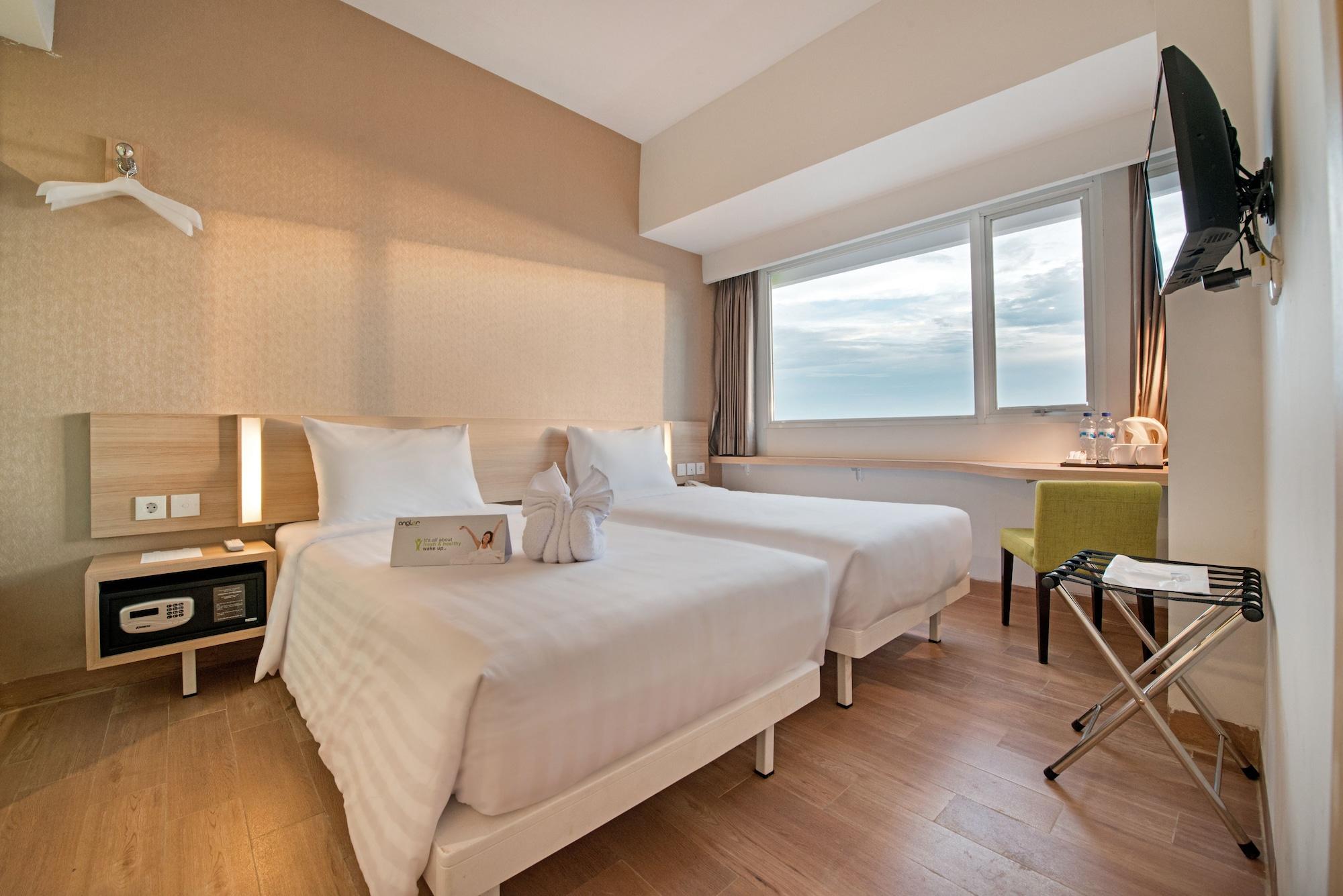 Whiz Prime Hotel Hasanuddin Макасар Екстериор снимка