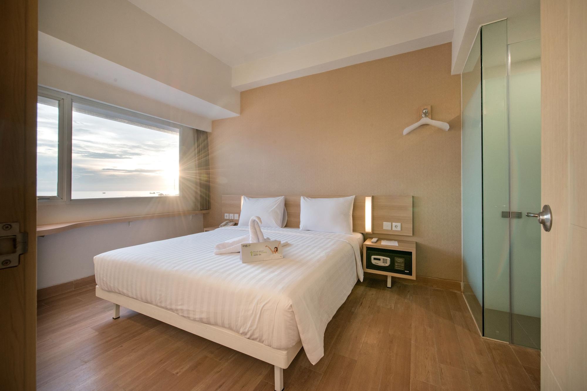 Whiz Prime Hotel Hasanuddin Макасар Екстериор снимка