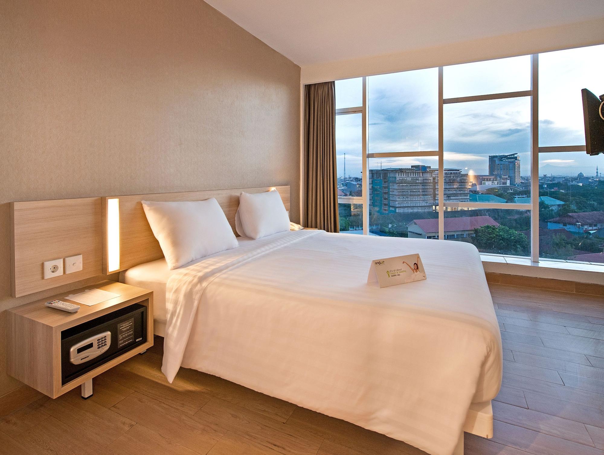 Whiz Prime Hotel Hasanuddin Макасар Екстериор снимка