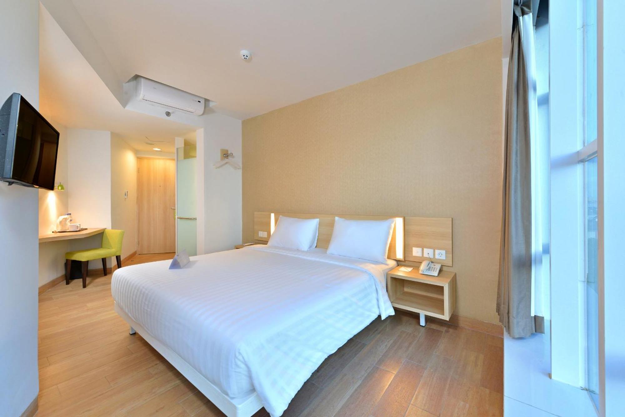 Whiz Prime Hotel Hasanuddin Макасар Екстериор снимка