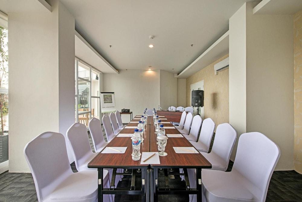 Whiz Prime Hotel Hasanuddin Макасар Екстериор снимка