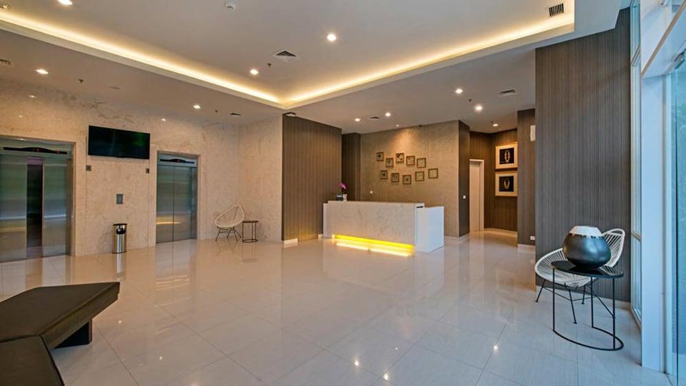 Whiz Prime Hotel Hasanuddin Макасар Екстериор снимка