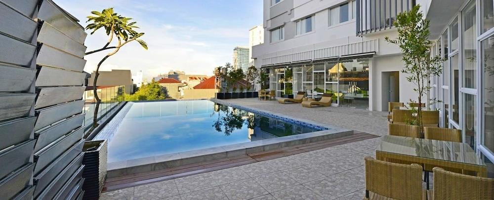 Whiz Prime Hotel Hasanuddin Макасар Екстериор снимка
