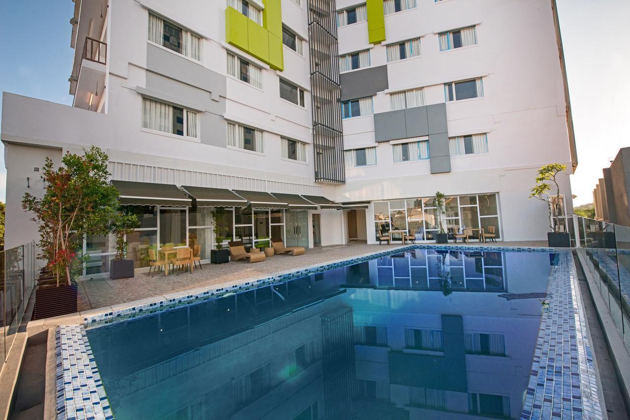 Whiz Prime Hotel Hasanuddin Макасар Екстериор снимка