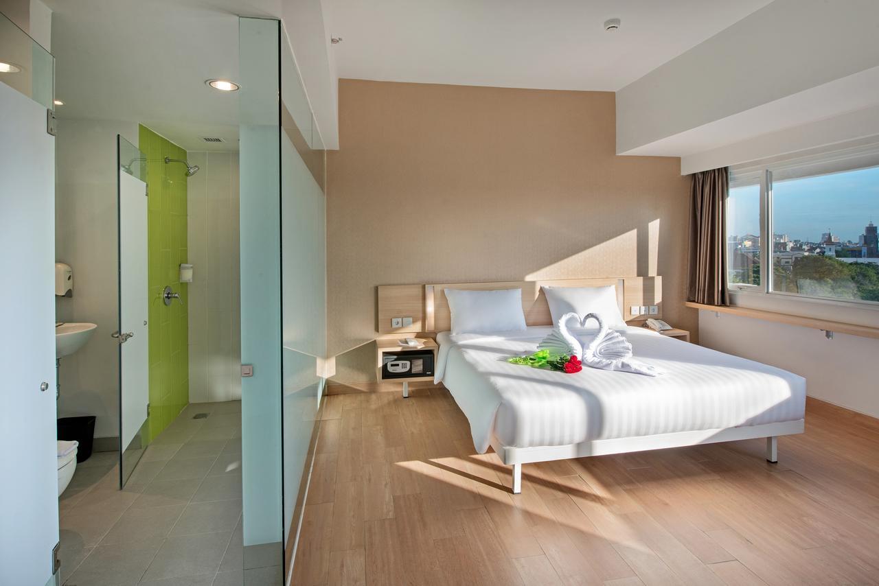 Whiz Prime Hotel Hasanuddin Макасар Екстериор снимка