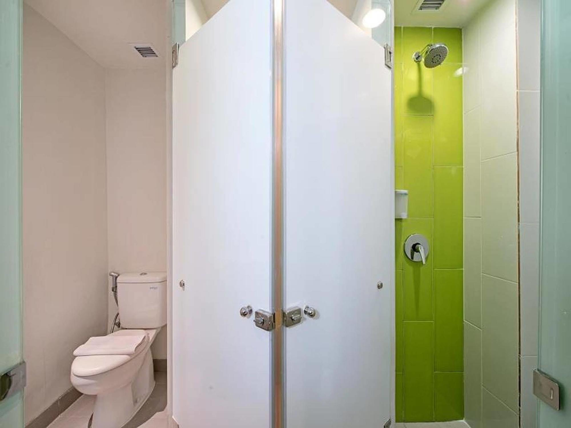 Whiz Prime Hotel Hasanuddin Макасар Екстериор снимка