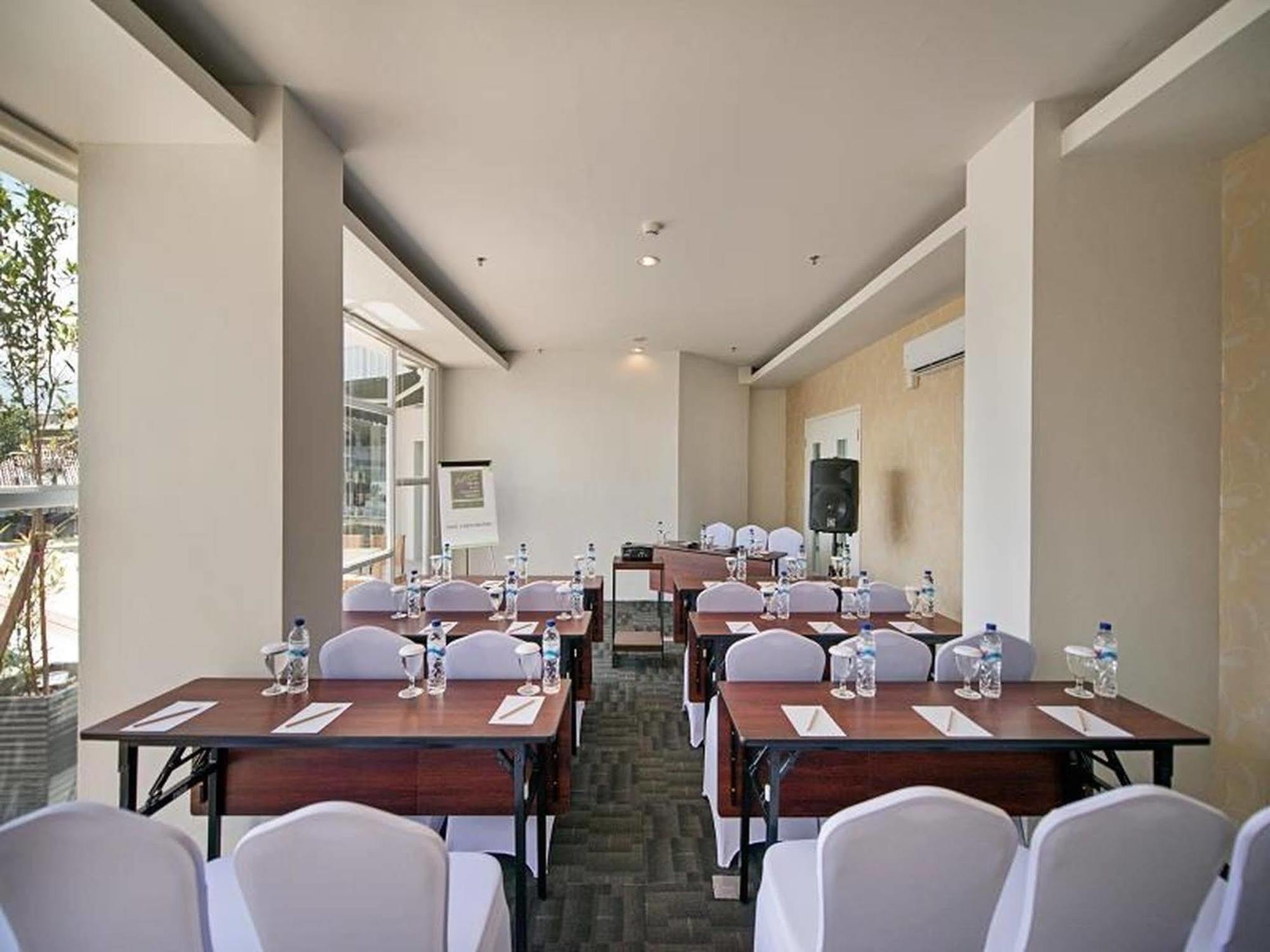 Whiz Prime Hotel Hasanuddin Макасар Екстериор снимка