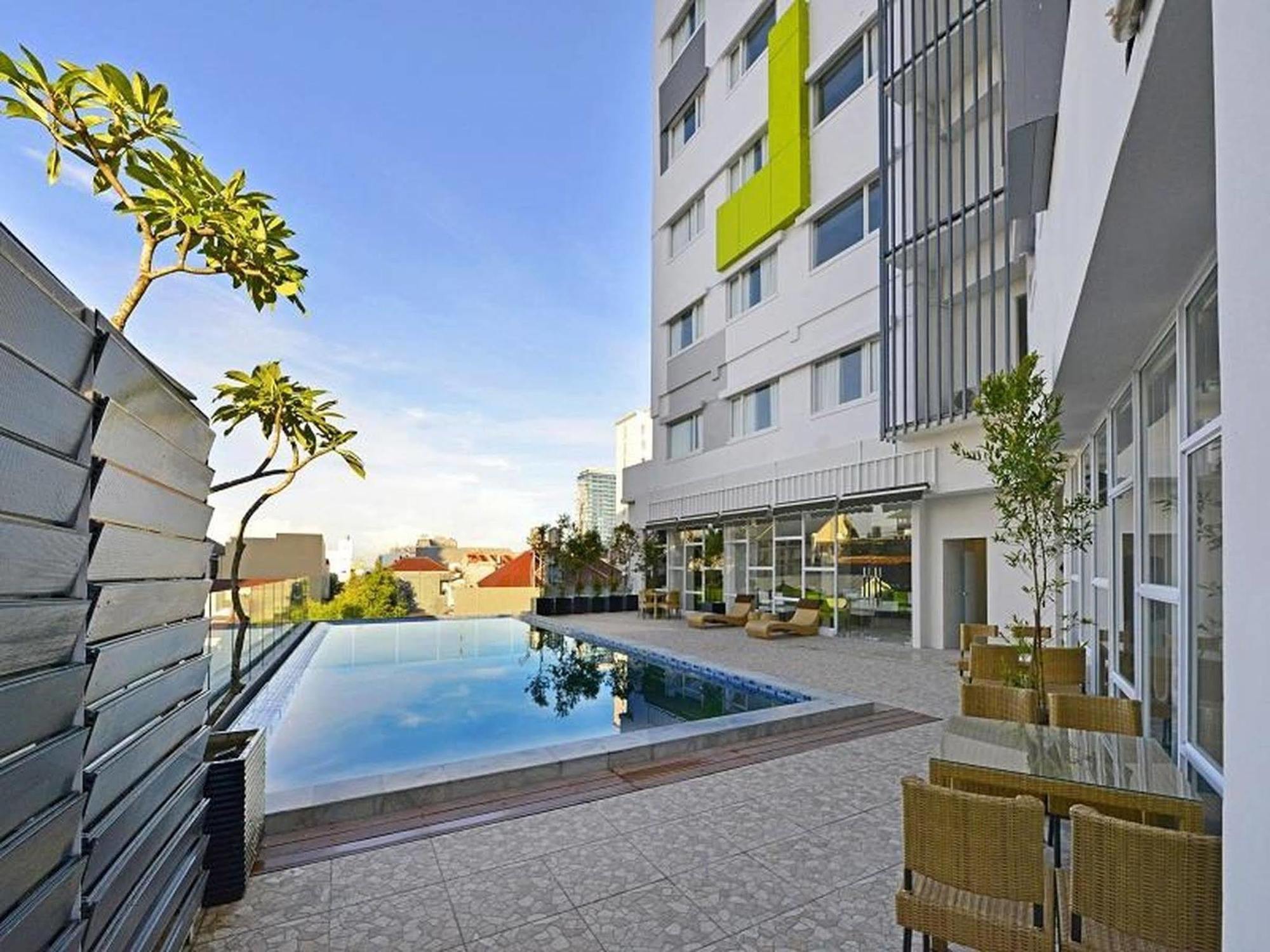 Whiz Prime Hotel Hasanuddin Макасар Екстериор снимка