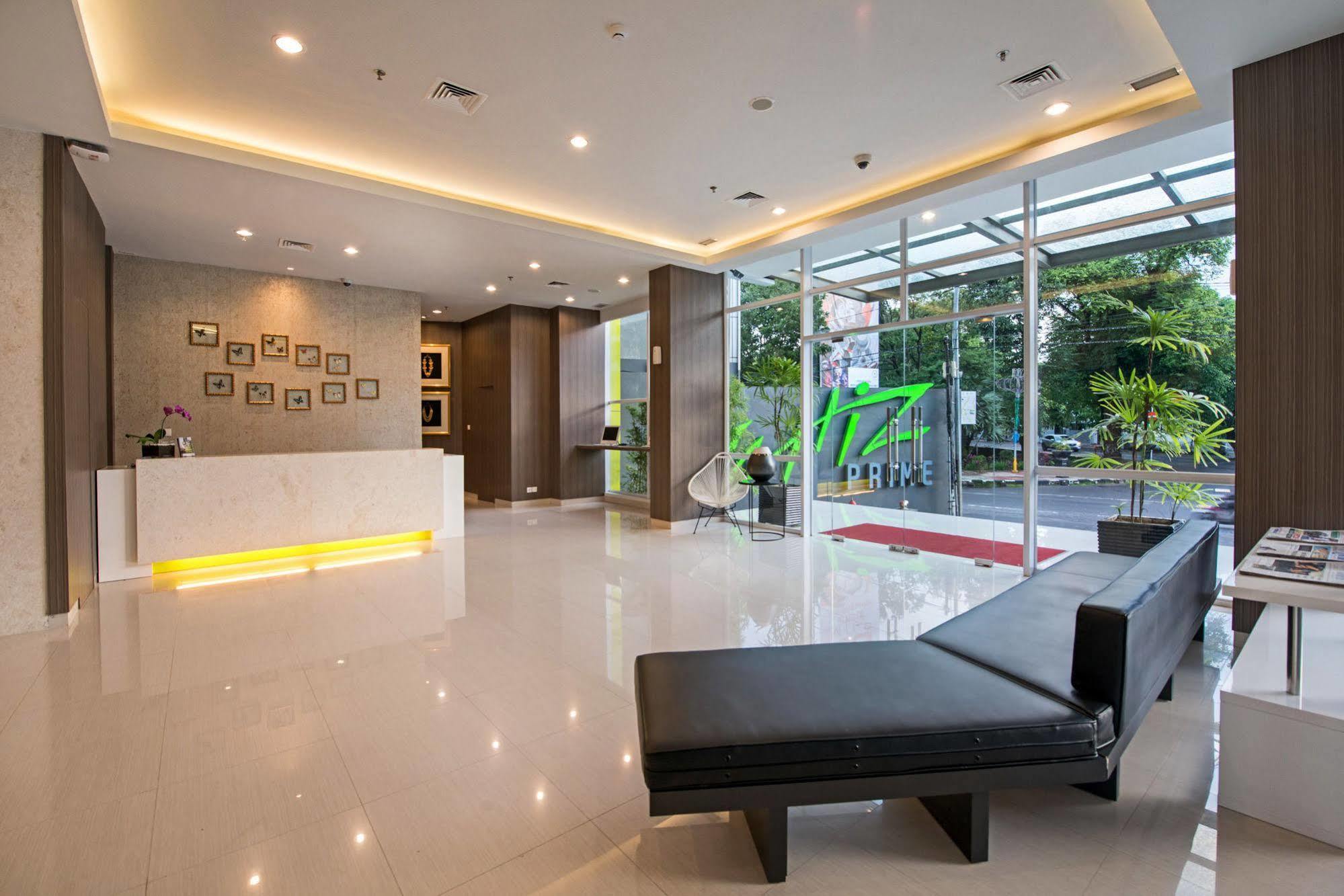 Whiz Prime Hotel Hasanuddin Макасар Екстериор снимка